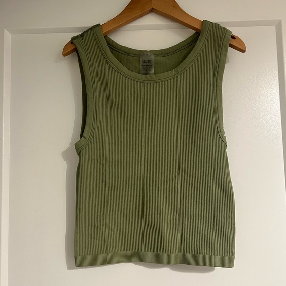 Aritzia Sunday Best Sinchseamless Crop - Picture 5 of 5